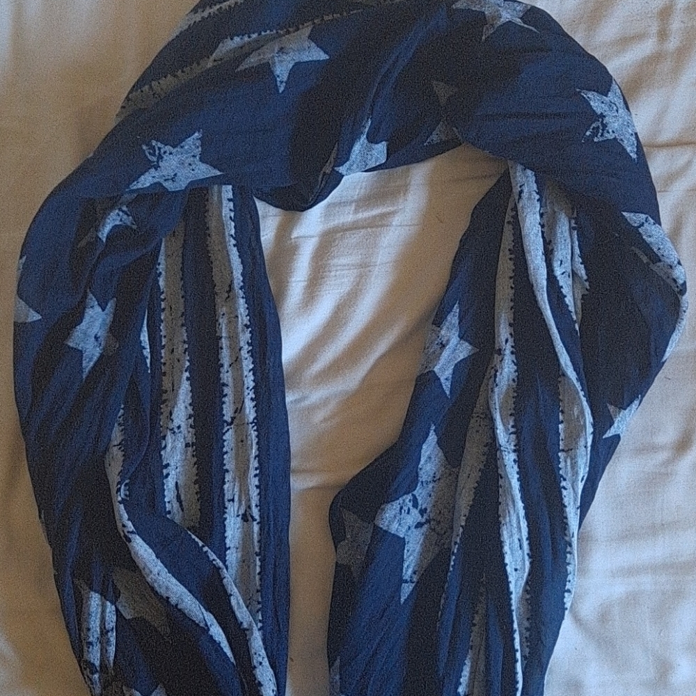 NWOT stars & stripes scarf